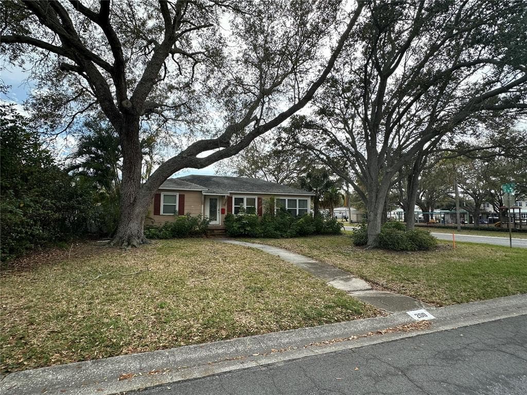 200 38TH AVENUE NE ST PETERSBURG, FL 33704