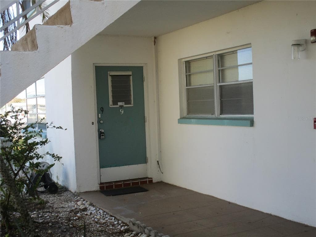 5815 18TH STREET N UNIT 9 ST PETERSBURG, FL 33714