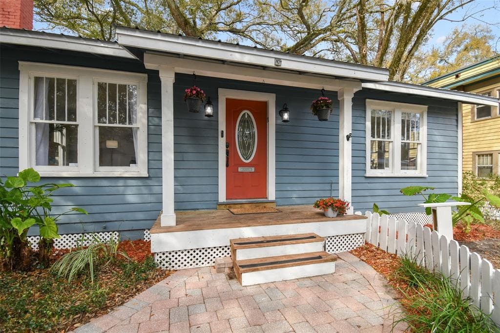 12 HAMILTON HEATH DRIVE TAMPA, FL 33604
