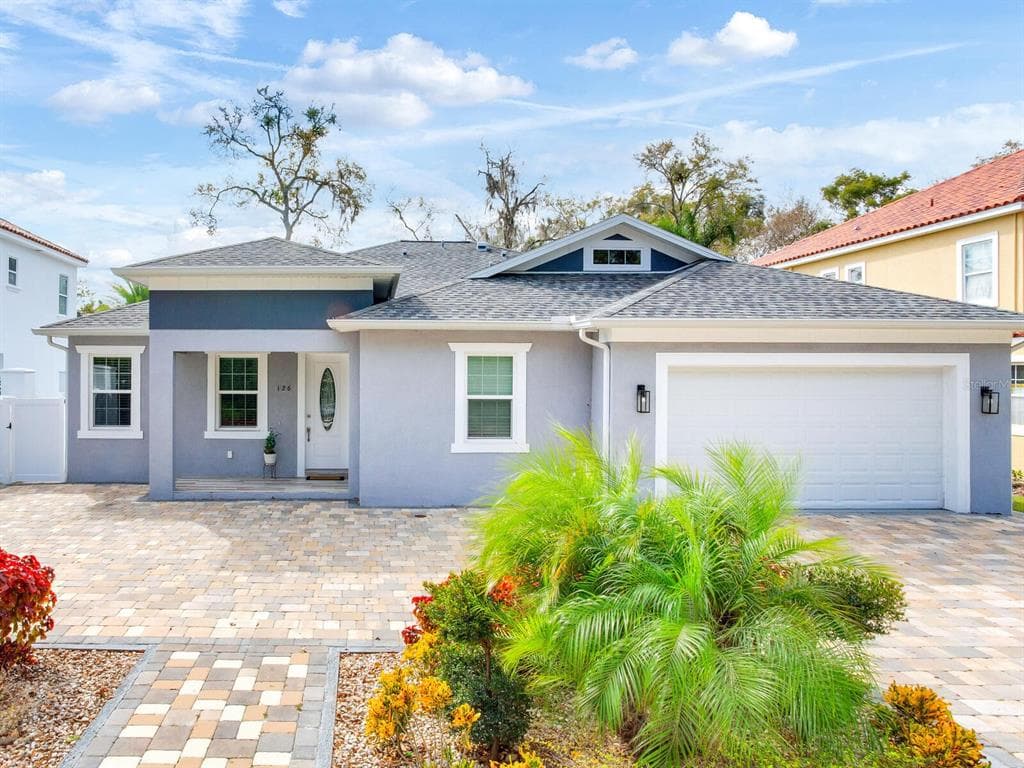 126 W CHAPMAN ROAD