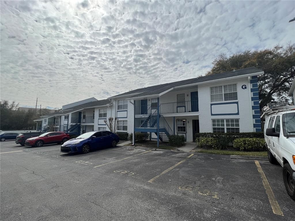5035 BORDEAUX VILLAGE PLACE UNIT 201 TAMPA, FL 33617