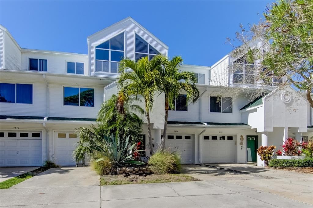 9876 INDIAN KEY TRAIL UNIT 61 SEMINOLE, FL 33776
