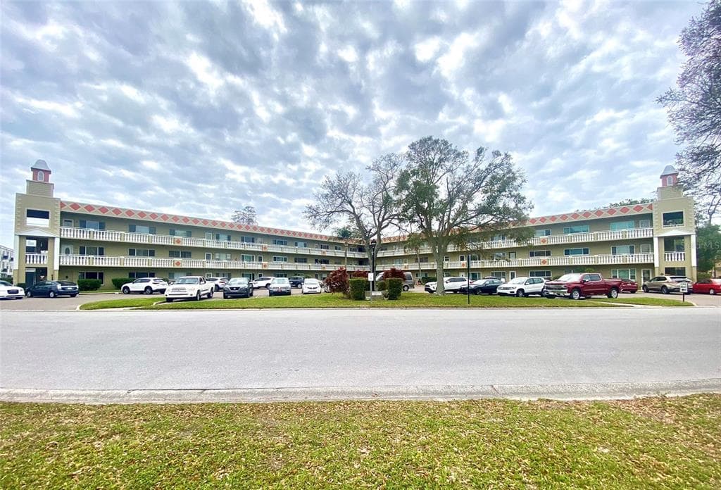2427 FINLANDIA LANE UNIT 25 CLEARWATER, FL 33763