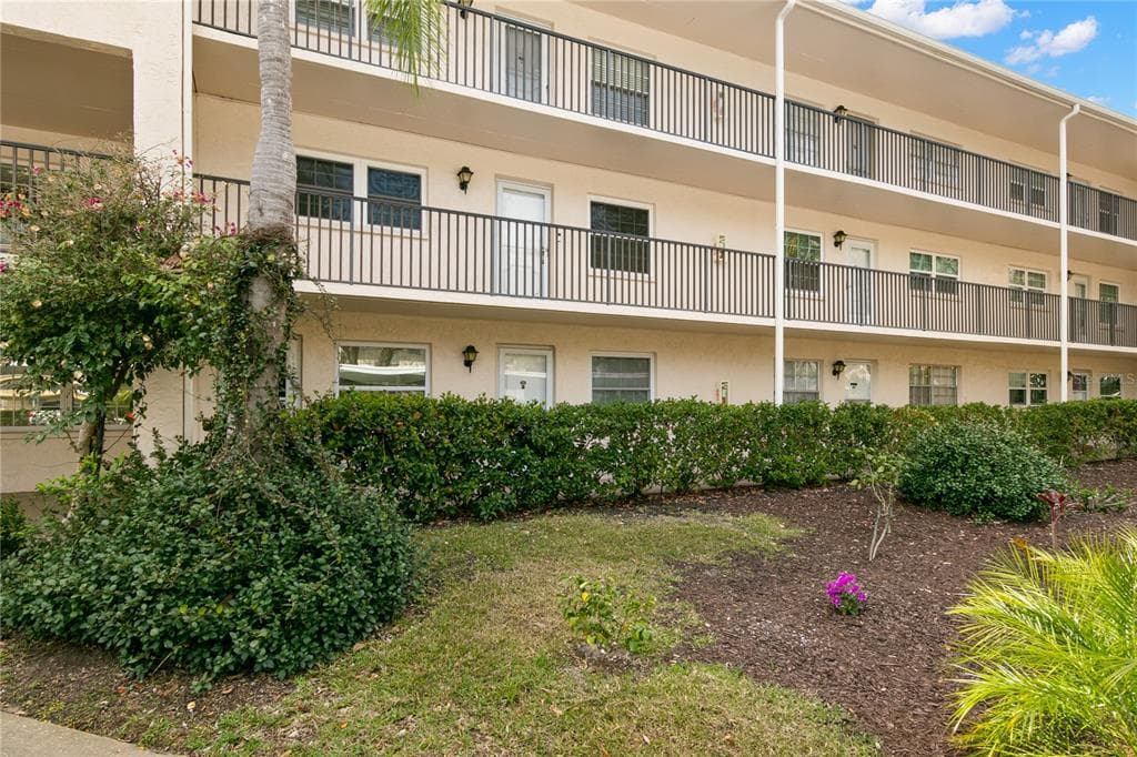860 VIRGINIA STREET UNIT 108 DUNEDIN, FL 34698