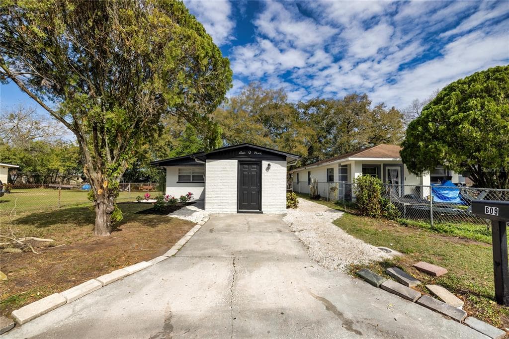 609 W 8TH STREET LAKELAND, FL 33805