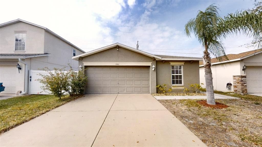 7982 CARRIAGE POINTE DRIVE