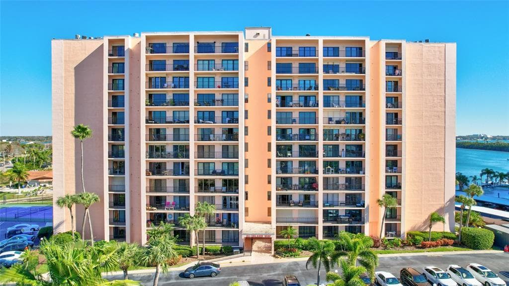 51 ISLAND WAY UNIT 501 CLEARWATER, FL 33767