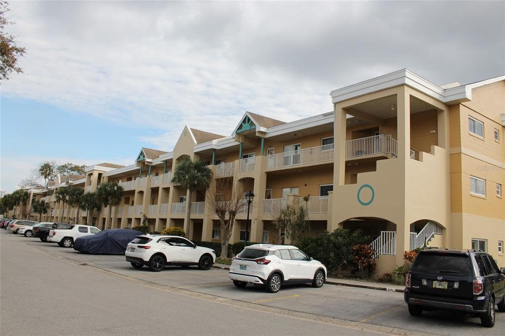 2209 UTOPIAN DRIVE E UNIT 305 CLEARWATER, FL 33763