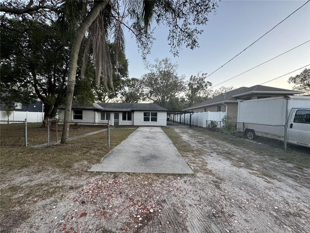 1906 W JEAN STREET TAMPA, FL 33604