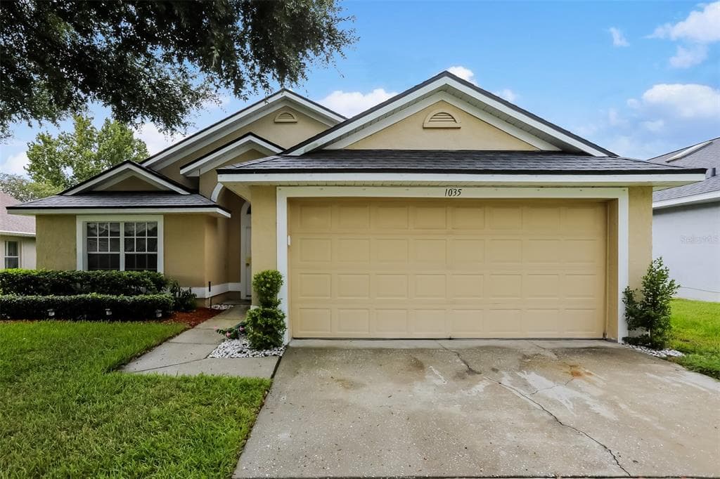 1035 PINE STREET APOPKA, FL 32703