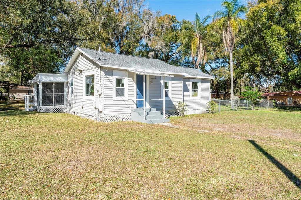 1903 N BARNES STREET PLANT CITY, FL 33563