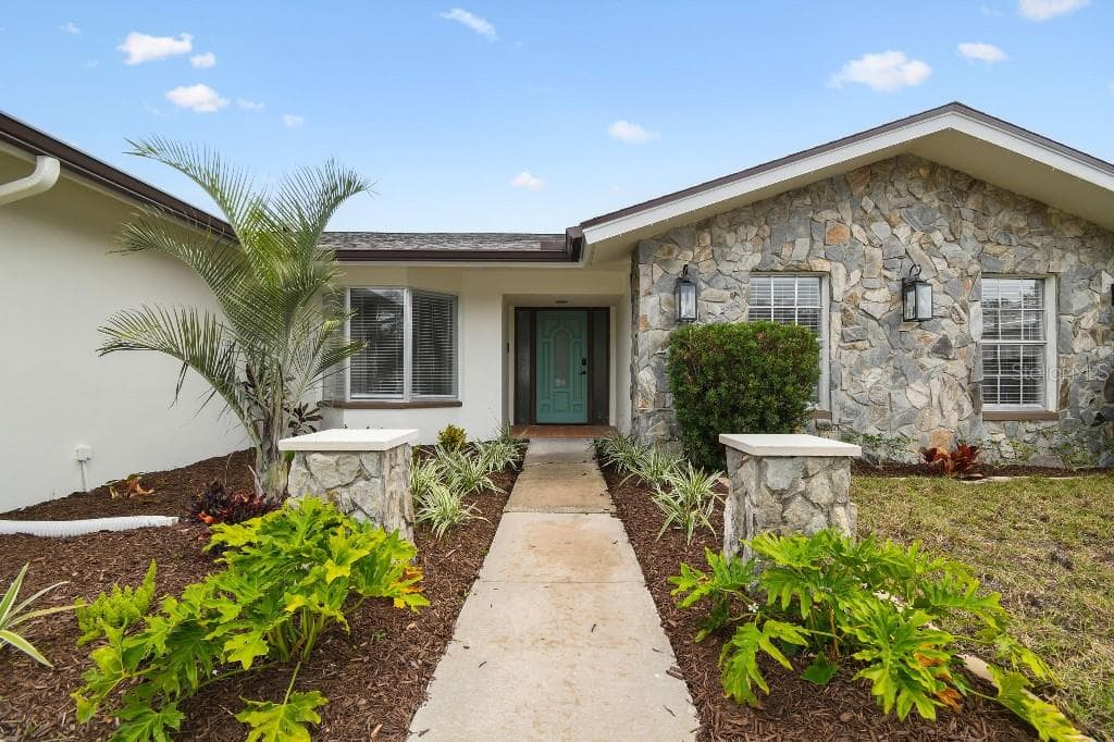 928 WINDING OAKS DRIVE PALM HARBOR, FL 34683