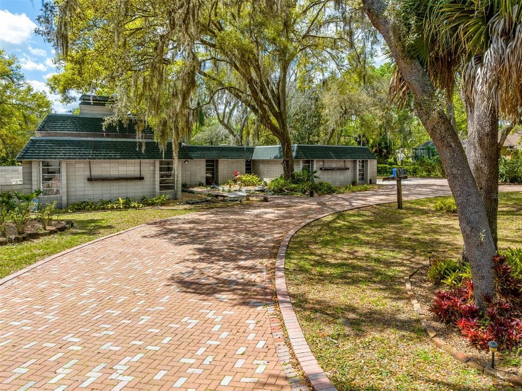 3406 CRENSHAW LAKE ROAD LUTZ, FL 33548