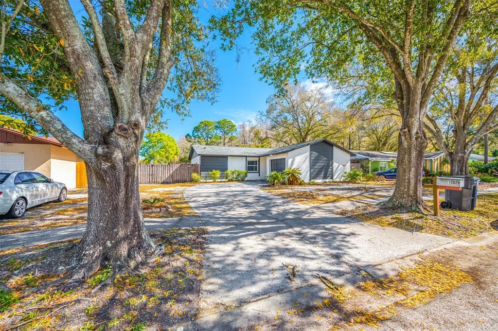 13929 PATHFINDER DRIVE TAMPA, FL 33625