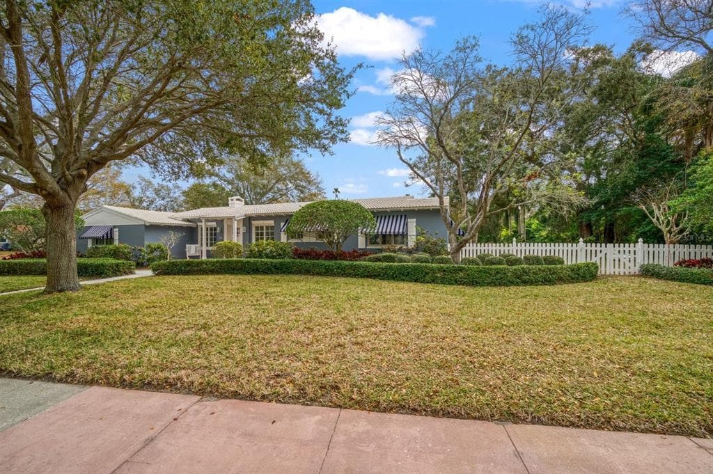 529 PONCE DE LEON BOULEVARD BELLEAIR, FL 33756