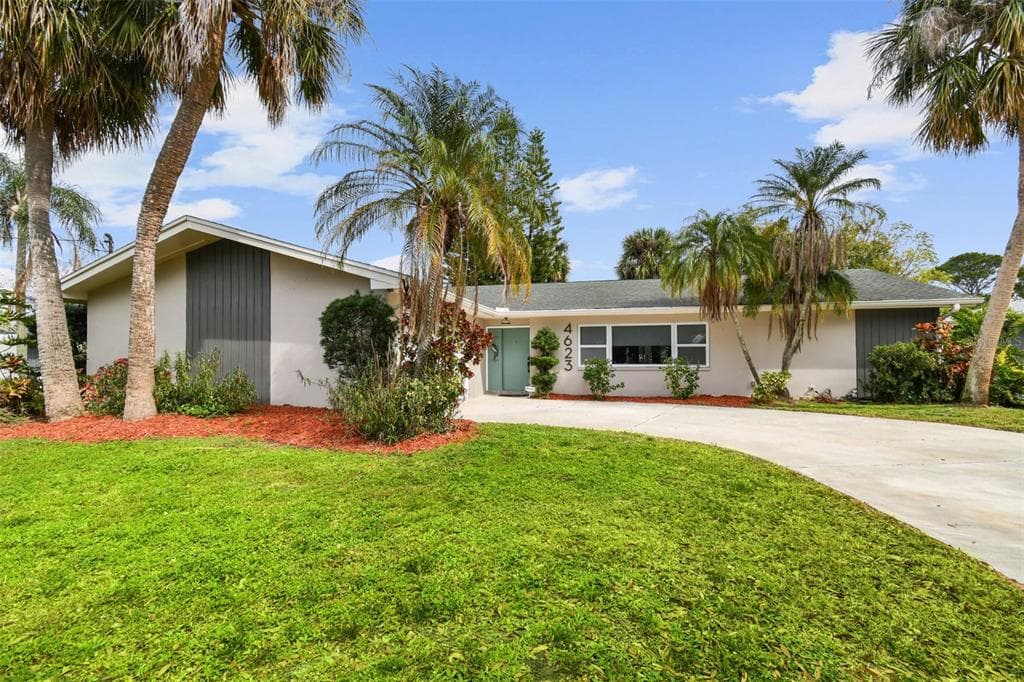 4623 BAY CREST DRIVE