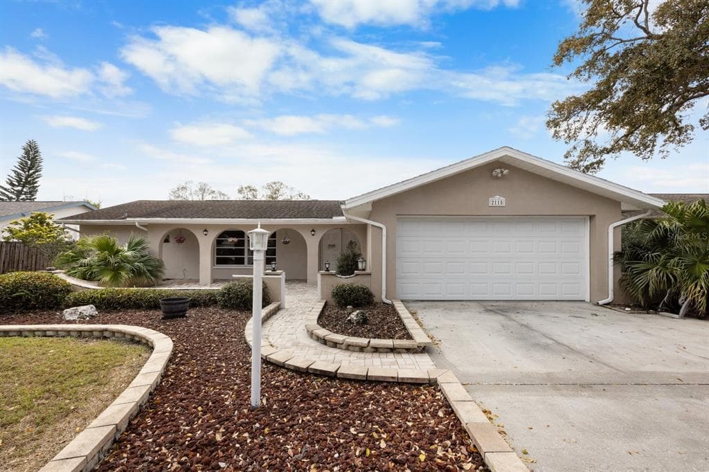 2115 FLAMINGO PLACE SAFETY HARBOR, FL 34695