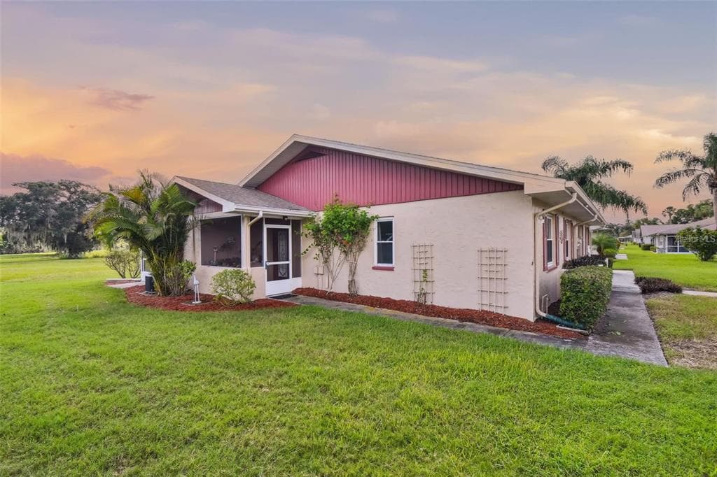 1907 CANTERBURY LANE UNIT 2 SUN CITY CENTER, FL 33573