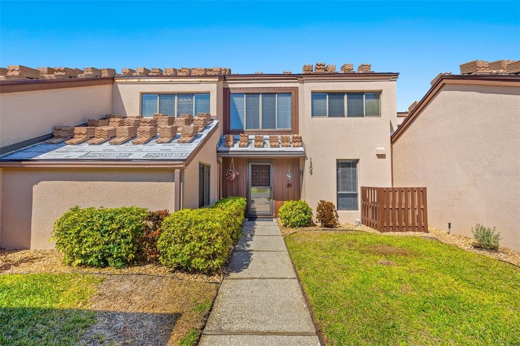 1309 PELICAN CREEK CROSSING UNIT 1309 ST PETERSBURG, FL 33707