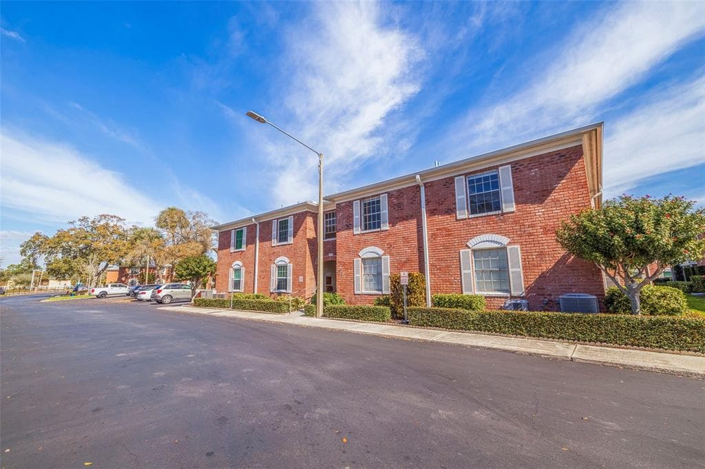 3910 37TH STREET S UNIT 40 ST PETERSBURG, FL 33711