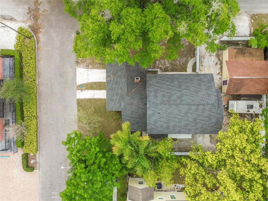 6810 N NAVIN AVENUE UNIT B TAMPA, FL 33604