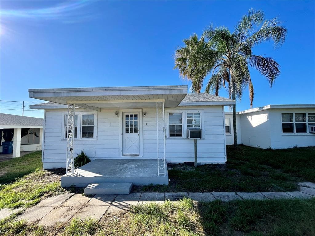 425 SOUTH BOULEVARD E DAVENPORT, FL 33837