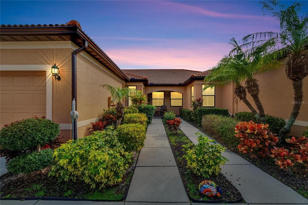 324 SENECA FALLS DRIVE APOLLO BEACH, FL 33572