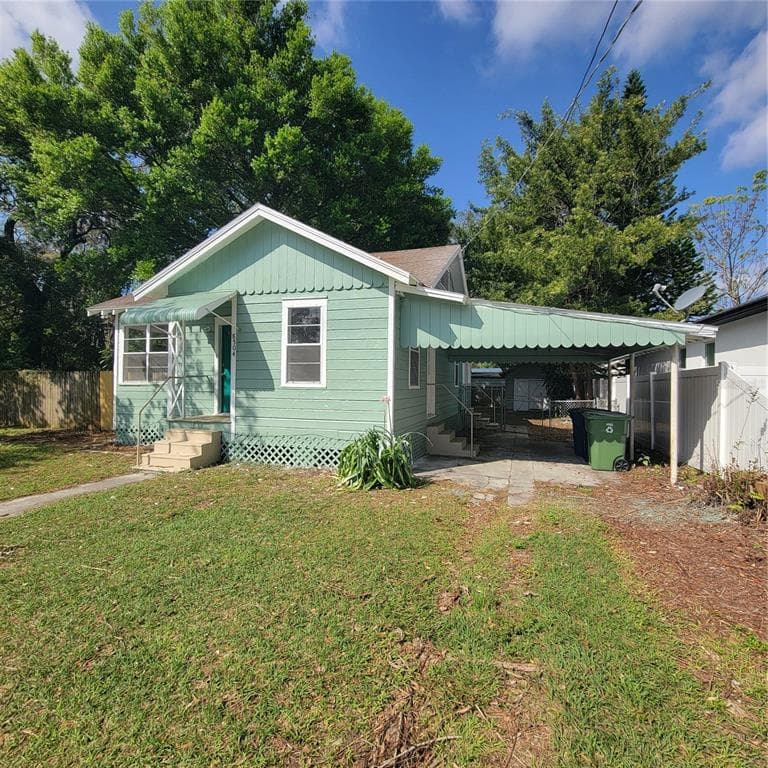 8504 N BOULEVARD TAMPA, FL 33604