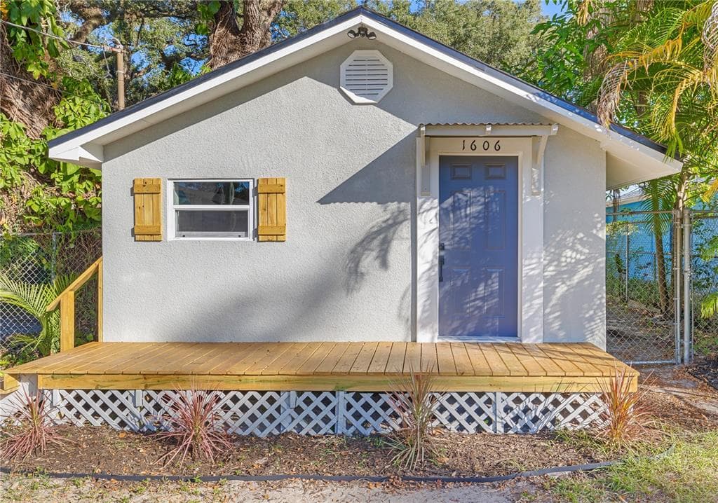 1606 E OSBORNE AVENUE TAMPA, FL 33610