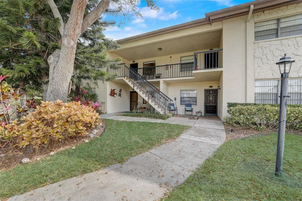 1734 SEASCAPE CIRCLE UNIT 201 TARPON SPRINGS, FL 34689