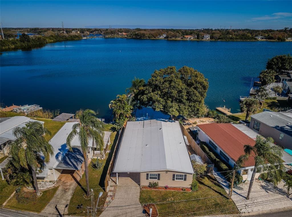 826 PARADISE BOULEVARD TARPON SPRINGS, FL 34689