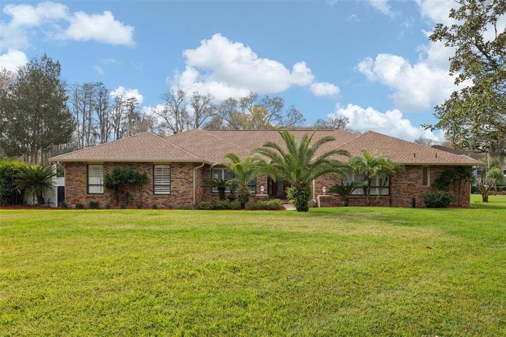 1004 HASTINGS COURT