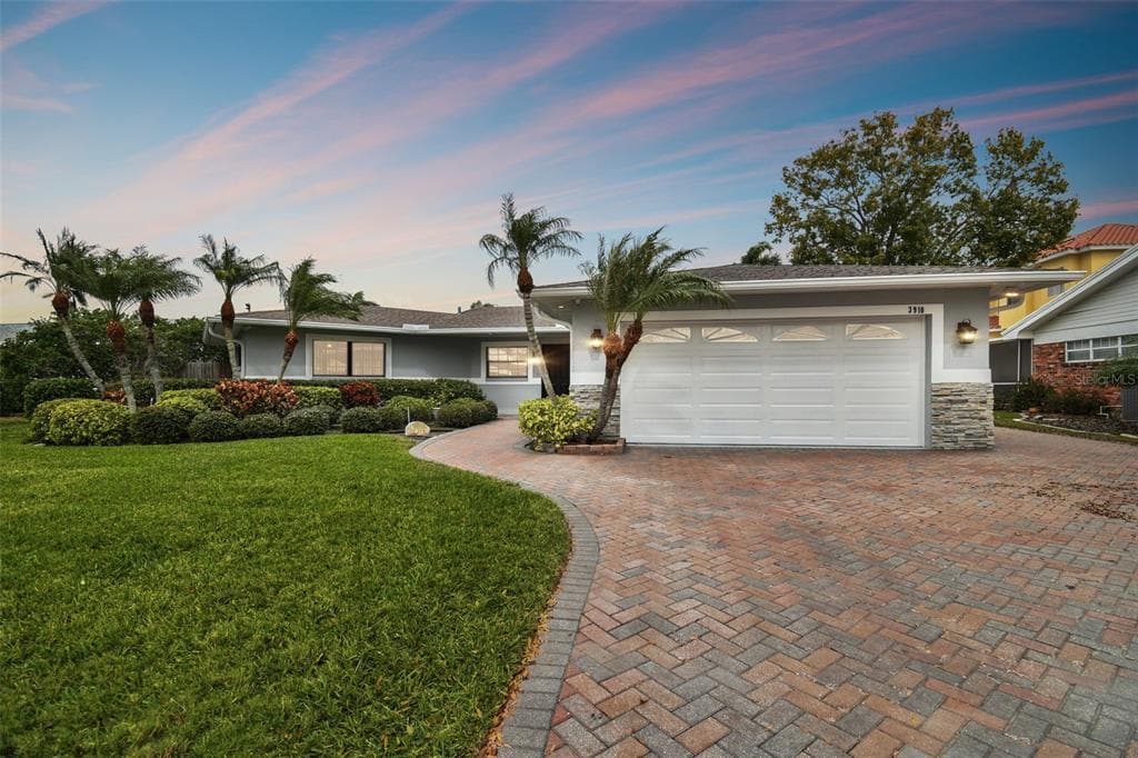 3910 VERSAILLES DRIVE TAMPA, FL 33634