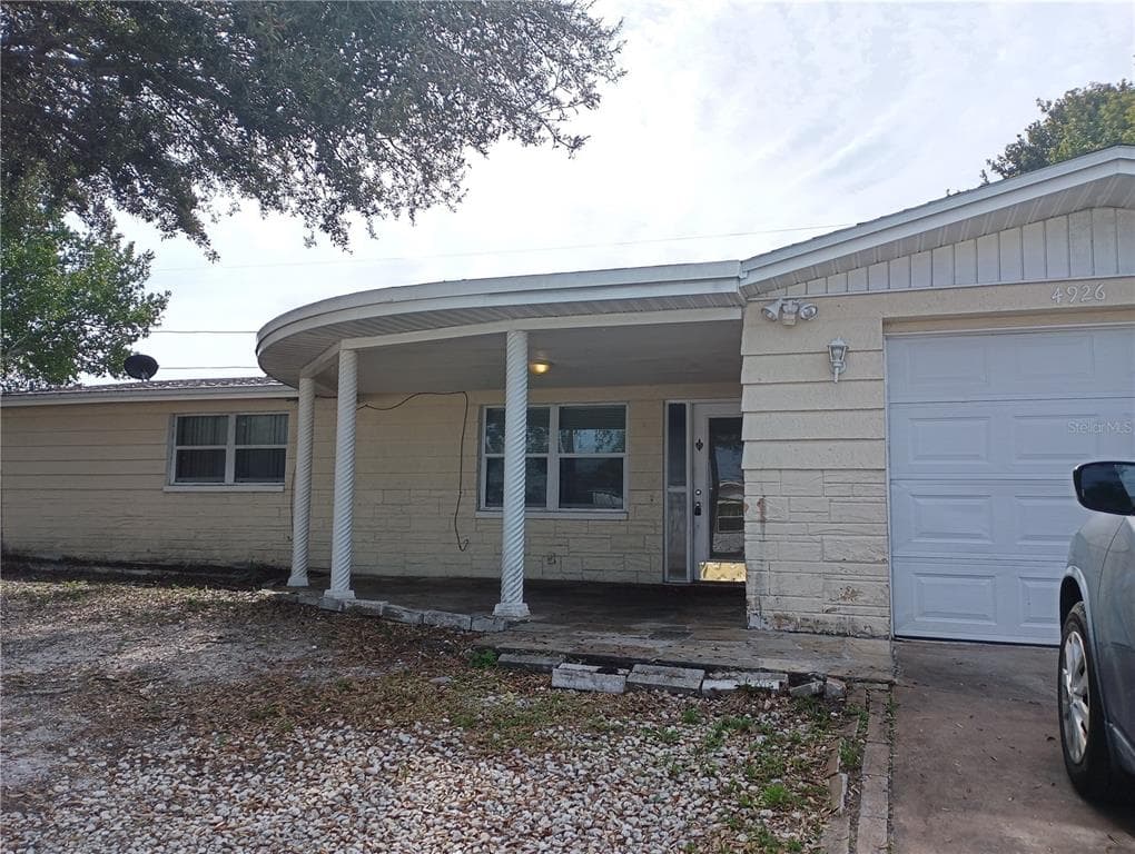 4926 COLONNADE AVENUE HOLIDAY, FL 34690