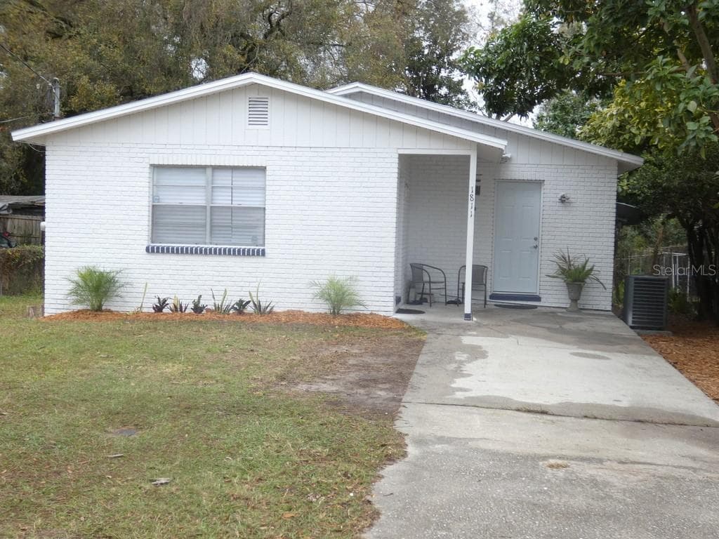1811 E SEWARD STREET TAMPA, FL 33604