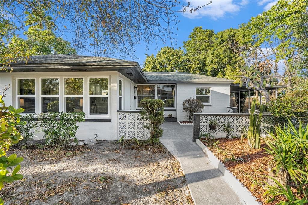 1665 34TH AVENUE N ST PETERSBURG, FL 33713