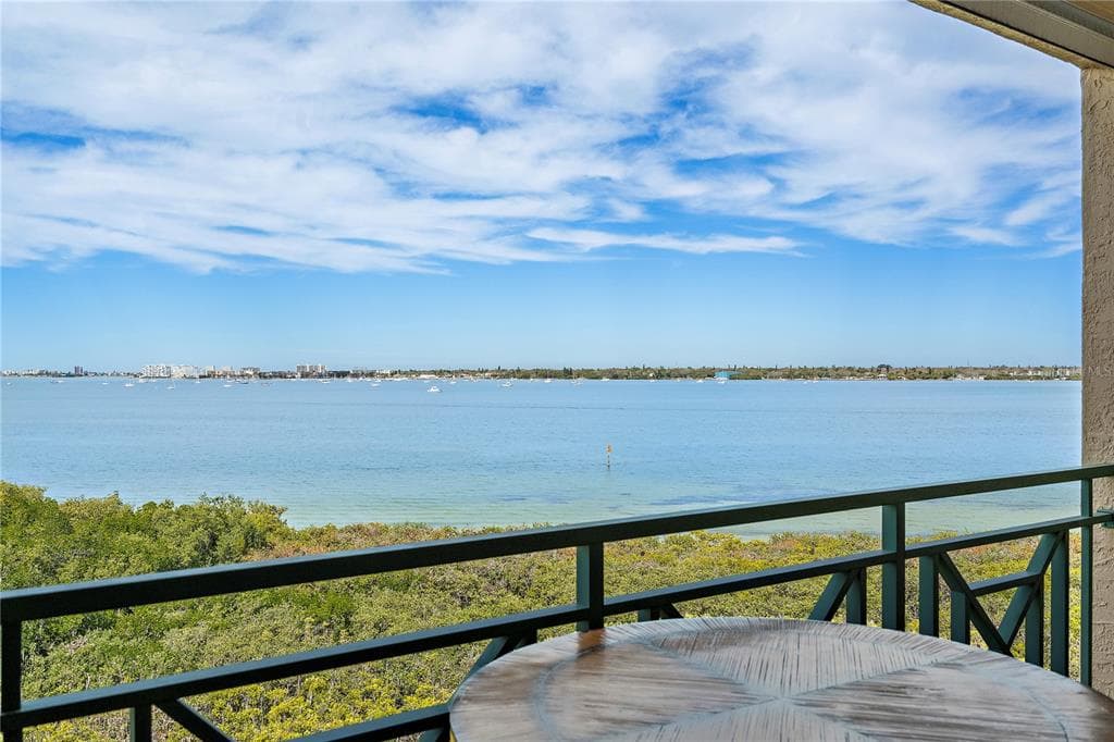 4737 DOLPHIN CAY LANE S UNIT 407 ST PETERSBURG, FL 33711