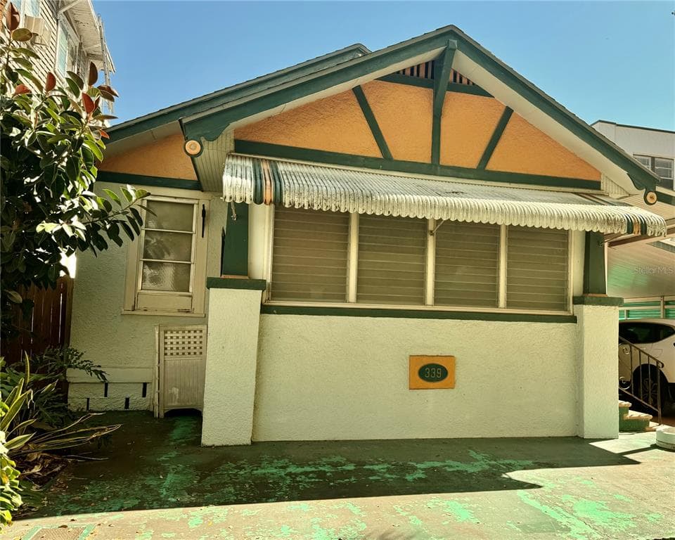 339 MOFFETT COURT N ST PETERSBURG, FL 33701