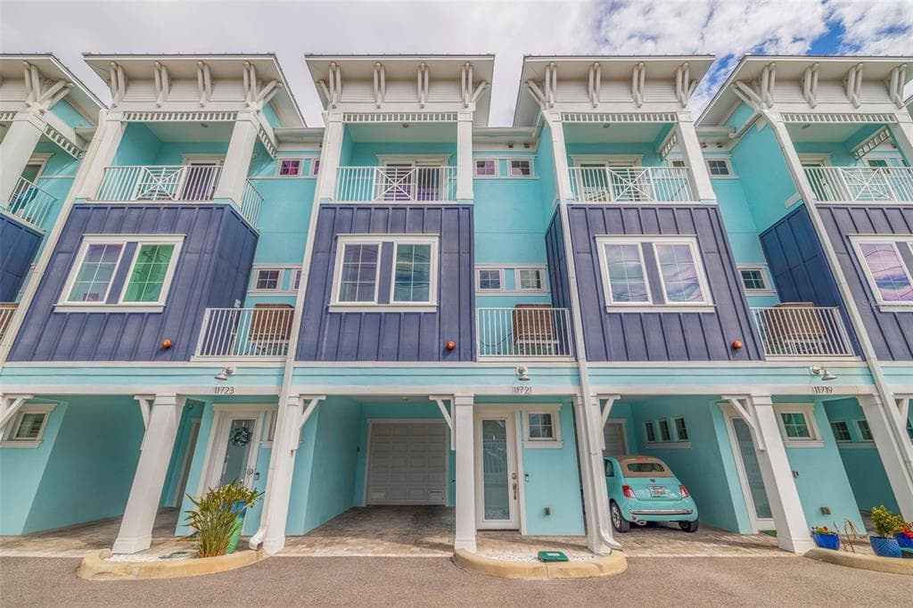 11721 1ST STREET E TREASURE ISLAND, FL 33706