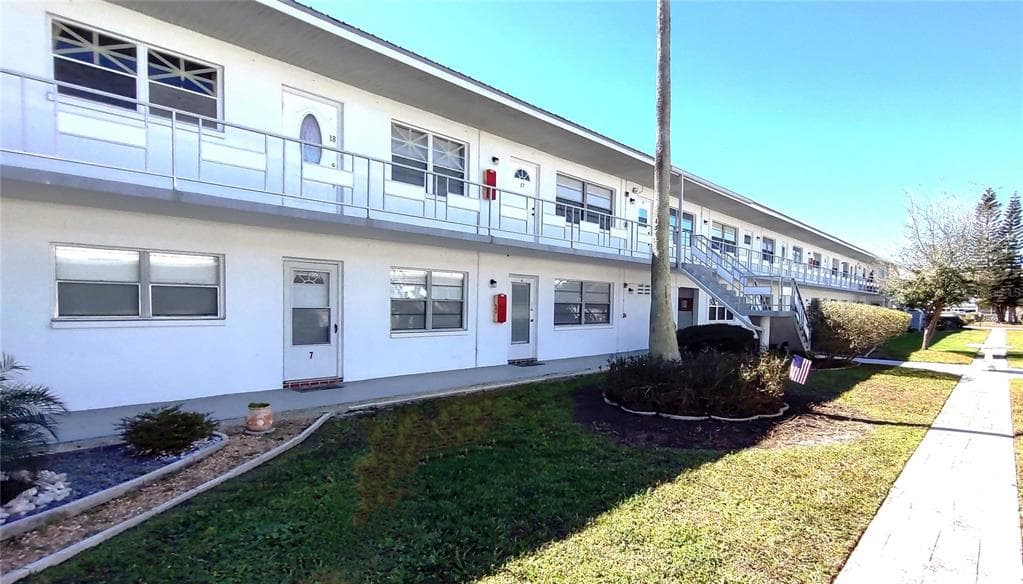 5895 18TH STREET N UNIT 6 ST PETERSBURG, FL 33714