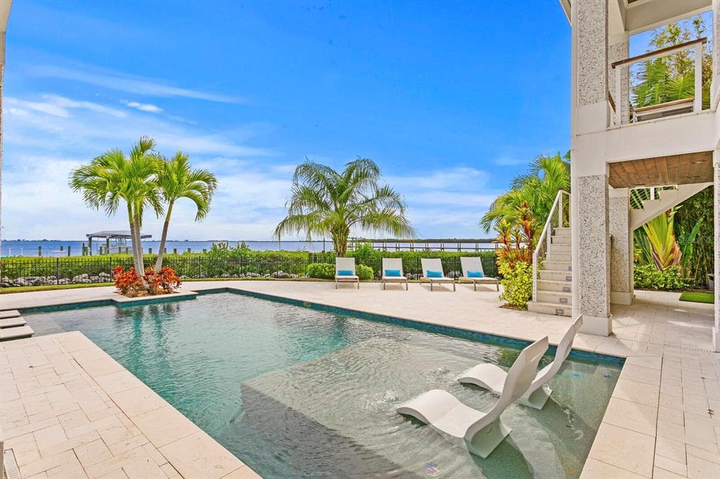 910 S BAYSHORE BOULEVARD SAFETY HARBOR, FL 34695