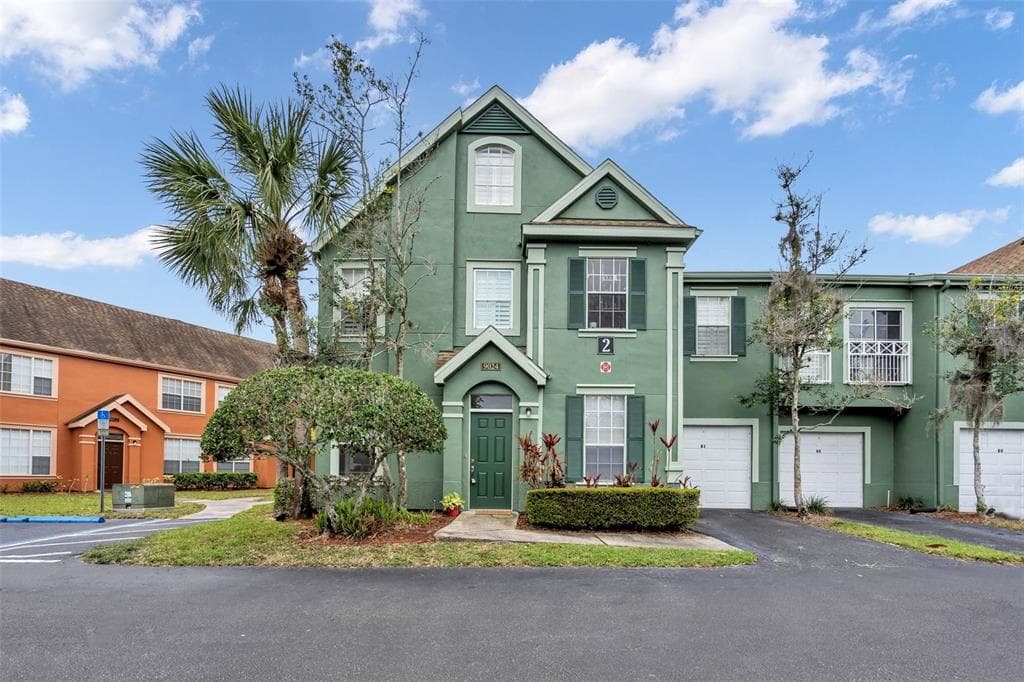 9024 LAKE CHASE ISLAND WAY TAMPA, FL 33626