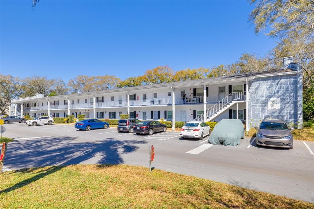300 GLENNES LANE UNIT 205 DUNEDIN, FL 34698