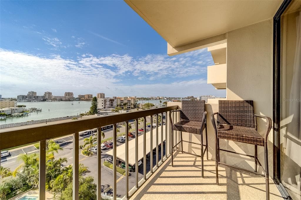 400 ISLAND WAY UNIT 805 CLEARWATER, FL 33767