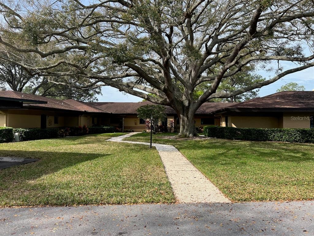 2677 SABAL SPRINGS CIRCLE UNIT 105 CLEARWATER, FL 33761