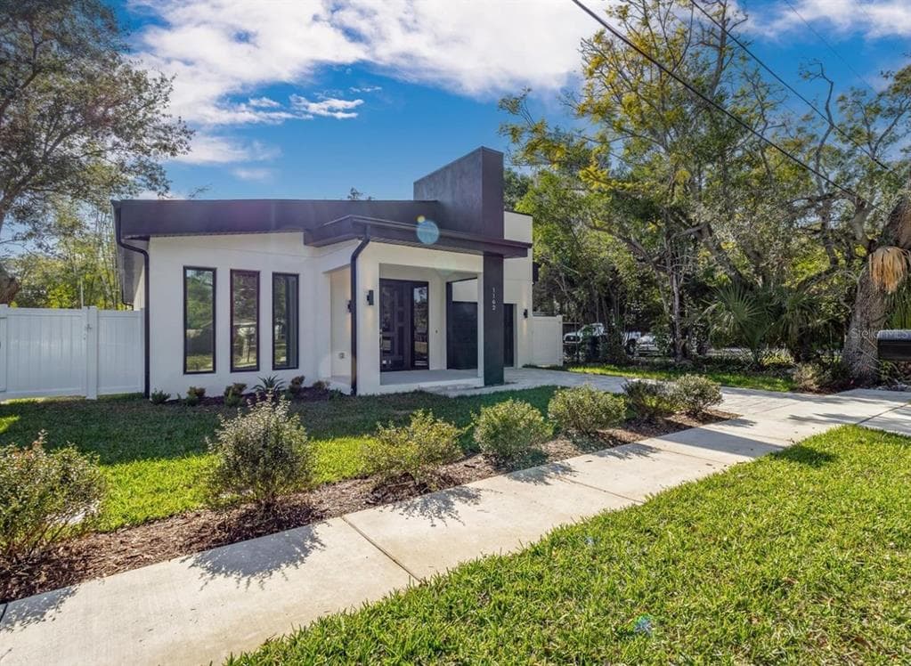 1162 37TH AVENUE N ST PETERSBURG, FL 33704