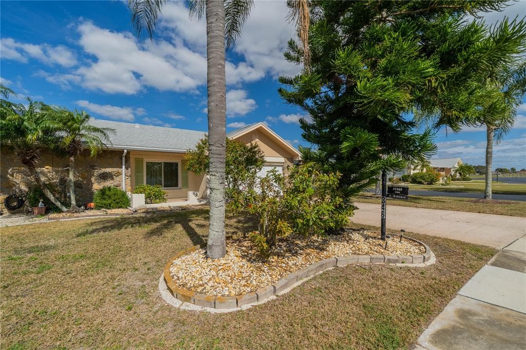 346 CLUB MANOR DRIVE UNIT 17 SUN CITY CENTER, FL 33573
