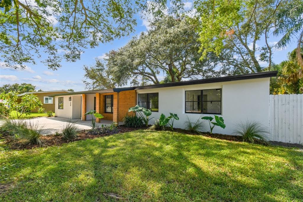 350 BARBARA CIRCLE BELLEAIR, FL 33756