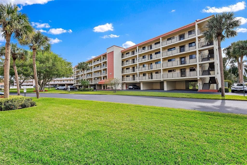 9433 HARBOR GREENS WAY UNIT 306 SEMINOLE, FL 33776