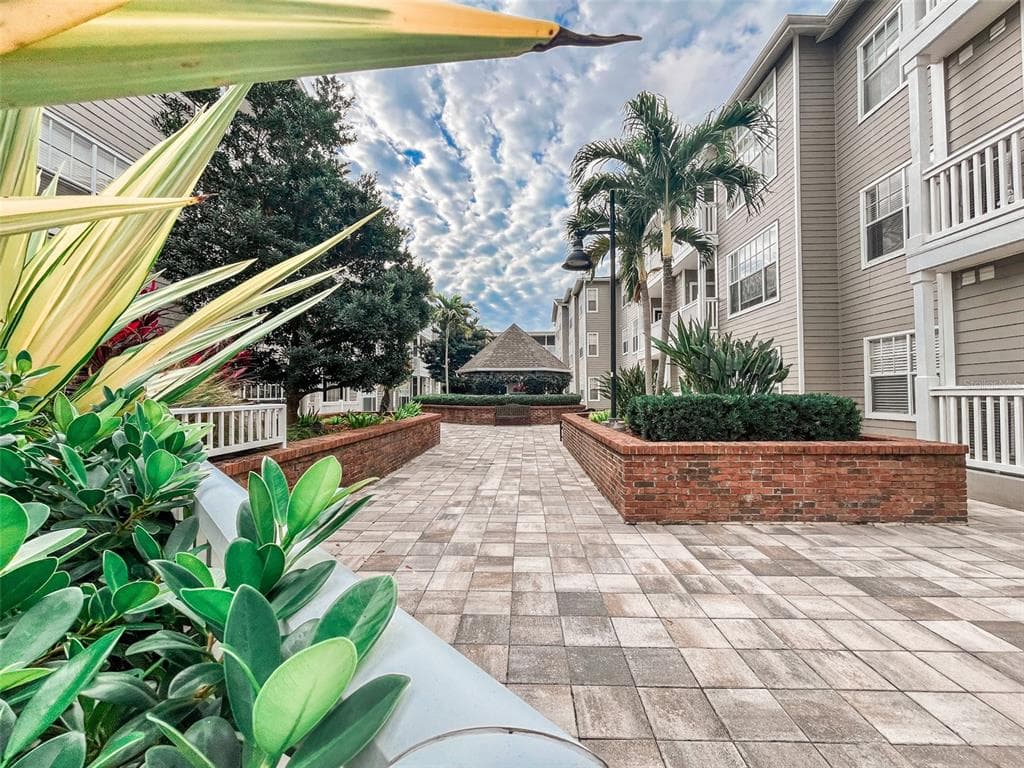 800 S DAKOTA AVENUE UNIT 304 TAMPA, FL 33606